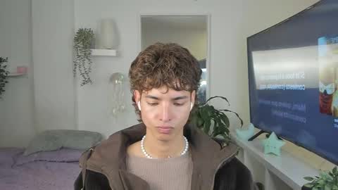 Snapshot of santy_kitty chatting on 11/27/25, 12:56 kitty online show from 11/27/25, 12:56