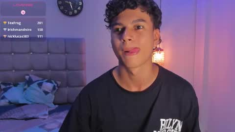 Snapshot of santy_stump chatting on 09/15/25, 10:43 santy_stump online show from 09/15/25, 10:43