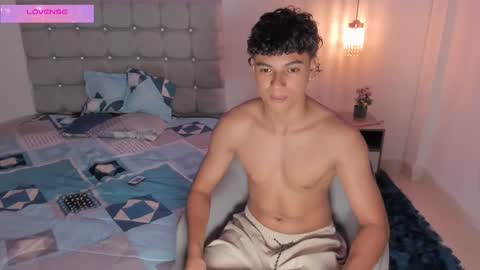 Snapshot of santy_stump chatting on 09/25/25, 10:35 santy_stump online show from 09/25/25, 10:35