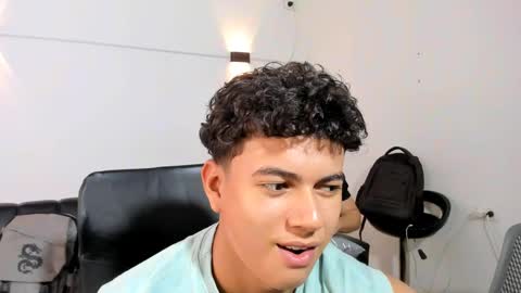 Snapshot of santy_stump chatting on 03/29/26, 09:26 santy_stump online show from 03/29/26, 09:26