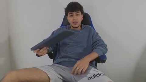 Snapshot of santybig18 chatting on 03/11/25, 06:43 santybig18 online show from 03/11/25, 06:43