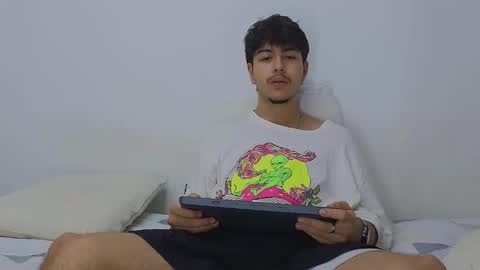 Snapshot of santybig18 chatting on 11/14/25, 05:17 santybig18 online show from 11/14/25, 05:17