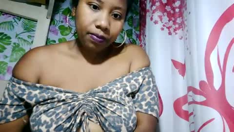 Snapshot of sanyah513 chatting on 07/09/26, 05:55 sanya online show from 07/09/26, 05:55