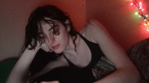 Snapshot of sapphicvoid chatting on 12/14/25, 03:23 Jade online show from 12/14/25, 03:23