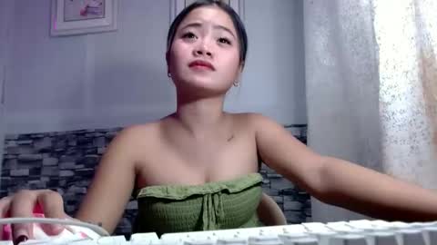 Snapshot of sapphire_amora chatting on 10/21/25, 03:13 sapphire_amora online show from 10/21/25, 03:13