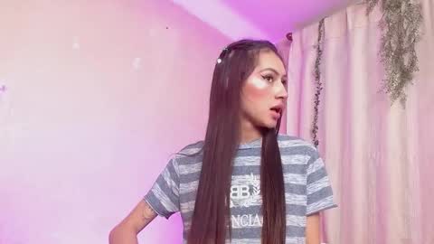 Snapshot of sara17_ chatting on 01/21/25, 07:26 Sara online show from 01/21/25, 07:26