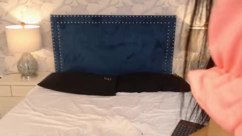 Snapshot of sara17_ chatting on 09/14/25, 10:09 Sara online show from 09/14/25, 10:09