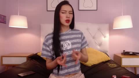 Snapshot of sara17_ chatting on 09/29/25, 08:24 Sara online show from 09/29/25, 08:24