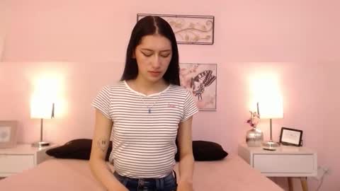 Snapshot of sara17_ chatting on 10/12/25, 05:06 Sara online show from 10/12/25, 05:06