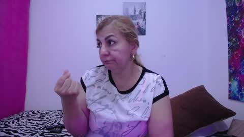 Snapshot of sara211 chatting on 12/16/24, 03:22 sara online show from 12/16/24, 03:22