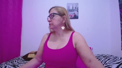 Snapshot of sara211 chatting on 12/30/24, 12:54 sara online show from 12/30/24, 12:54