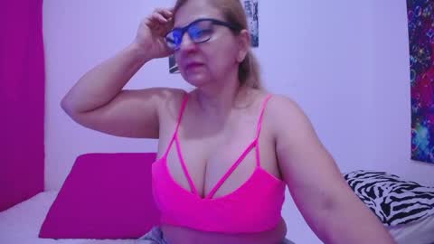 Snapshot of sara211 chatting on 01/07/25, 02:19 sara online show from 01/07/25, 02:19