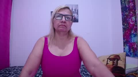 Snapshot of sara211 chatting on 02/02/25, 03:17 sara online show from 02/02/25, 03:17