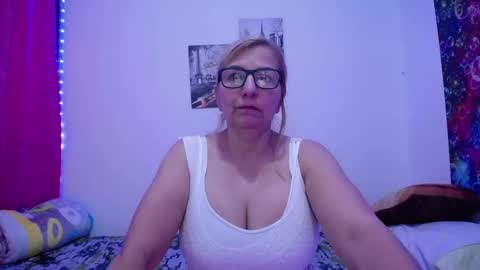 Snapshot of sara211 chatting on 03/10/25, 02:37 sara online show from 03/10/25, 02:37