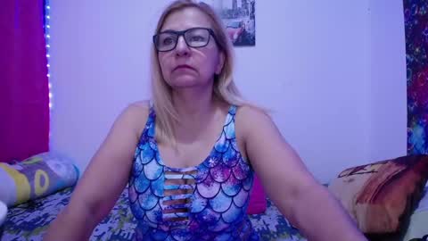 Snapshot of sara211 chatting on 03/11/25, 11:55 sara online show from 03/11/25, 11:55