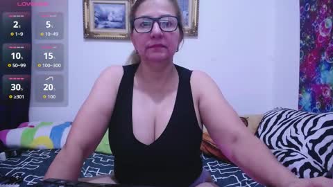 Snapshot of sara211 chatting on 11/05/25, 11:16 sara online show from 11/05/25, 11:16