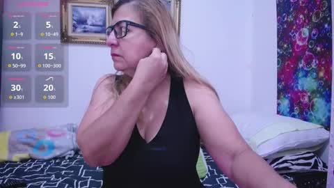 Snapshot of sara211 chatting on 11/13/25, 11:53 sara online show from 11/13/25, 11:53