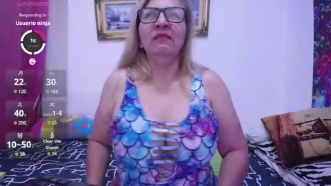 Snapshot of sara211 chatting on 11/22/25, 03:05 sara online show from 11/22/25, 03:05