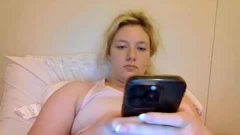 Snapshot of sara9920 chatting on 04/30/26, 10:58 sara9920 online show from 04/30/26, 10:58