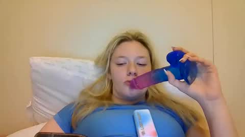 Snapshot of sara9920 chatting on 05/04/26, 01:56 sara9920 online show from 05/04/26, 01:56