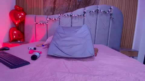 Snapshot of sara__24 chatting on 03/26/26, 12:00 Sara online show from 03/26/26, 12:00