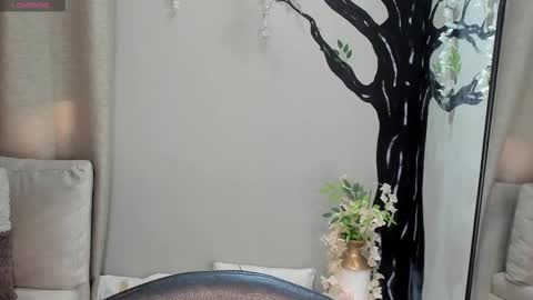 Snapshot of sara__michell chatting on 09/20/25, 12:06    online show from 09/20/25, 12:06