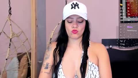 Snapshot of sara__michell chatting on 10/16/25, 12:06    online show from 10/16/25, 12:06