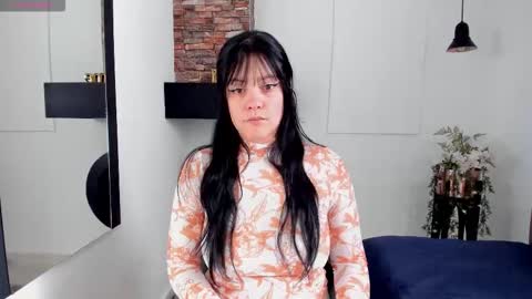 Snapshot of sara__michell chatting on 10/20/25, 12:05    online show from 10/20/25, 12:05