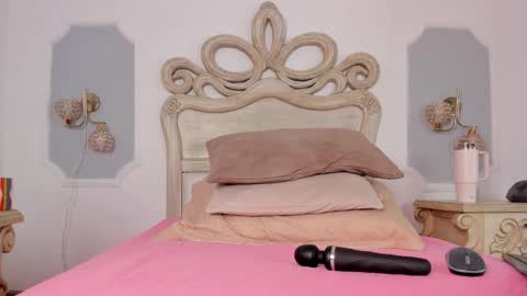 Sara online show from 10/27/25, 03:43