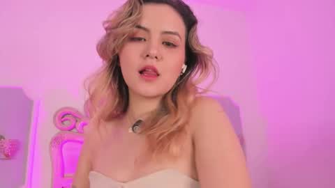 Snapshot of sara__williams chatting on 11/08/25, 03:50 Sara online show from 11/08/25, 03:50