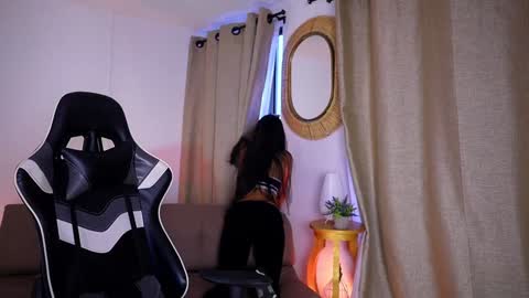 Snapshot of sara_albrecht chatting on 12/14/24, 12:44 Sara  online show from 12/14/24, 12:44