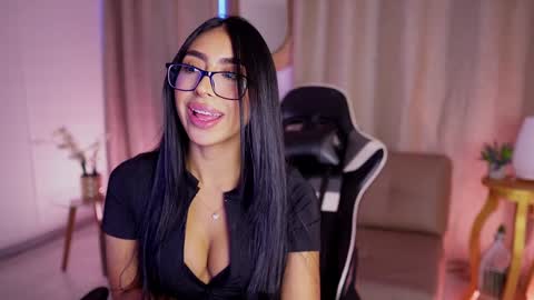 Snapshot of sara_albrecht chatting on 01/10/25, 12:36 Sara  online show from 01/10/25, 12:36