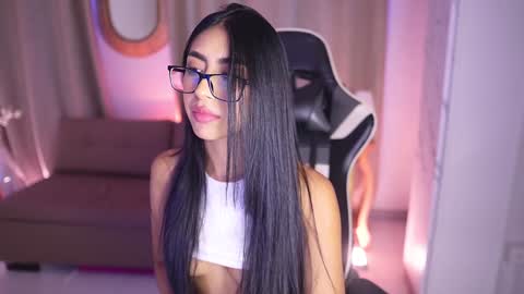 Snapshot of sara_albrecht chatting on 01/11/25, 03:42 Sara  online show from 01/11/25, 03:42