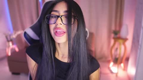 Snapshot of sara_albrecht chatting on 01/13/25, 03:47 Sara  online show from 01/13/25, 03:47