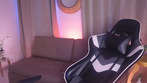 Snapshot of sara_albrecht chatting on 01/17/25, 03:43 Sara  online show from 01/17/25, 03:43