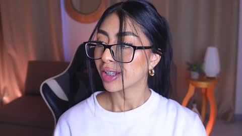 Snapshot of sara_albrecht chatting on 01/21/25, 03:21 Sara  online show from 01/21/25, 03:21