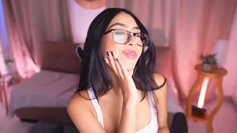 Snapshot of sara_albrecht chatting on 01/25/25, 12:47 Sara  online show from 01/25/25, 12:47