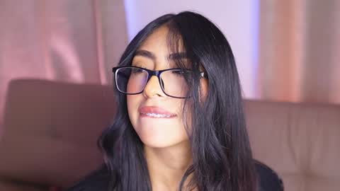 Snapshot of sara_albrecht chatting on 01/28/25, 04:08 Sara  online show from 01/28/25, 04:08