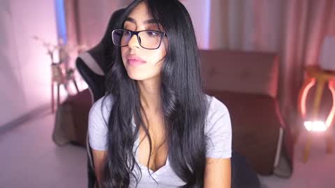 Snapshot of sara_albrecht chatting on 02/01/25, 04:00 Sara  online show from 02/01/25, 04:00