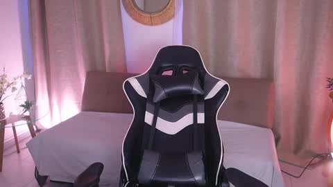 Snapshot of sara_albrecht chatting on 02/03/25, 12:03 Sara  online show from 02/03/25, 12:03