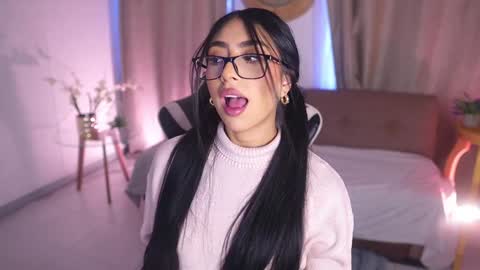 Snapshot of sara_albrecht chatting on 02/04/25, 12:11 Sara  online show from 02/04/25, 12:11