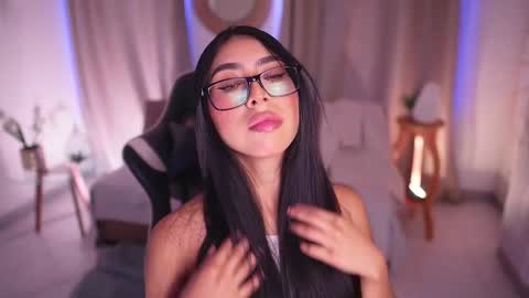 Snapshot of sara_albrecht chatting on 02/11/25, 12:27 Sara  online show from 02/11/25, 12:27