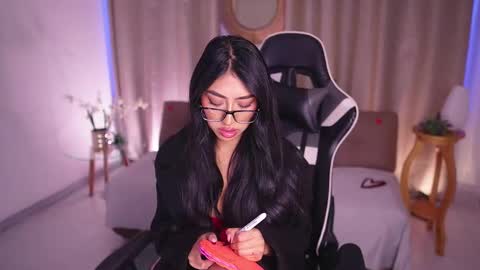 Snapshot of sara_albrecht chatting on 02/14/25, 12:47 Sara  online show from 02/14/25, 12:47