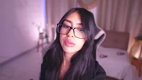 Snapshot of sara_albrecht chatting on 02/14/25, 03:47 Sara  online show from 02/14/25, 03:47