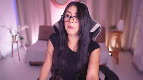 Snapshot of sara_albrecht chatting on 02/15/25, 01:27 Sara  online show from 02/15/25, 01:27