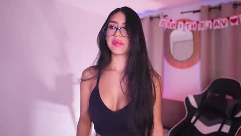 Snapshot of sara_albrecht chatting on 02/17/25, 12:38 Sara  online show from 02/17/25, 12:38