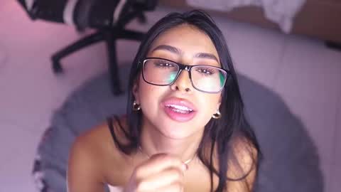 Snapshot of sara_albrecht chatting on 02/18/25, 03:54 Sara  online show from 02/18/25, 03:54