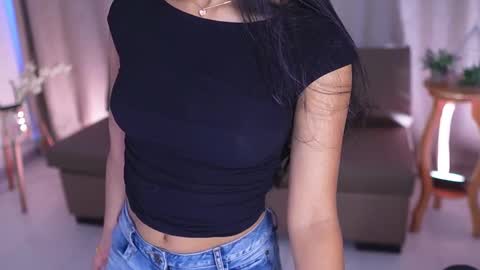 Snapshot of sara_albrecht chatting on 02/21/25, 04:05 Sara  online show from 02/21/25, 04:05