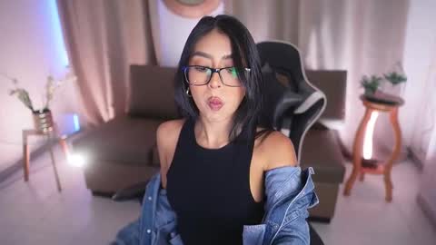 Snapshot of sara_albrecht chatting on 02/24/25, 01:10 Sara  online show from 02/24/25, 01:10