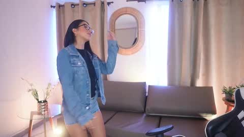 Snapshot of sara_albrecht chatting on 02/24/25, 04:15 Sara  online show from 02/24/25, 04:15